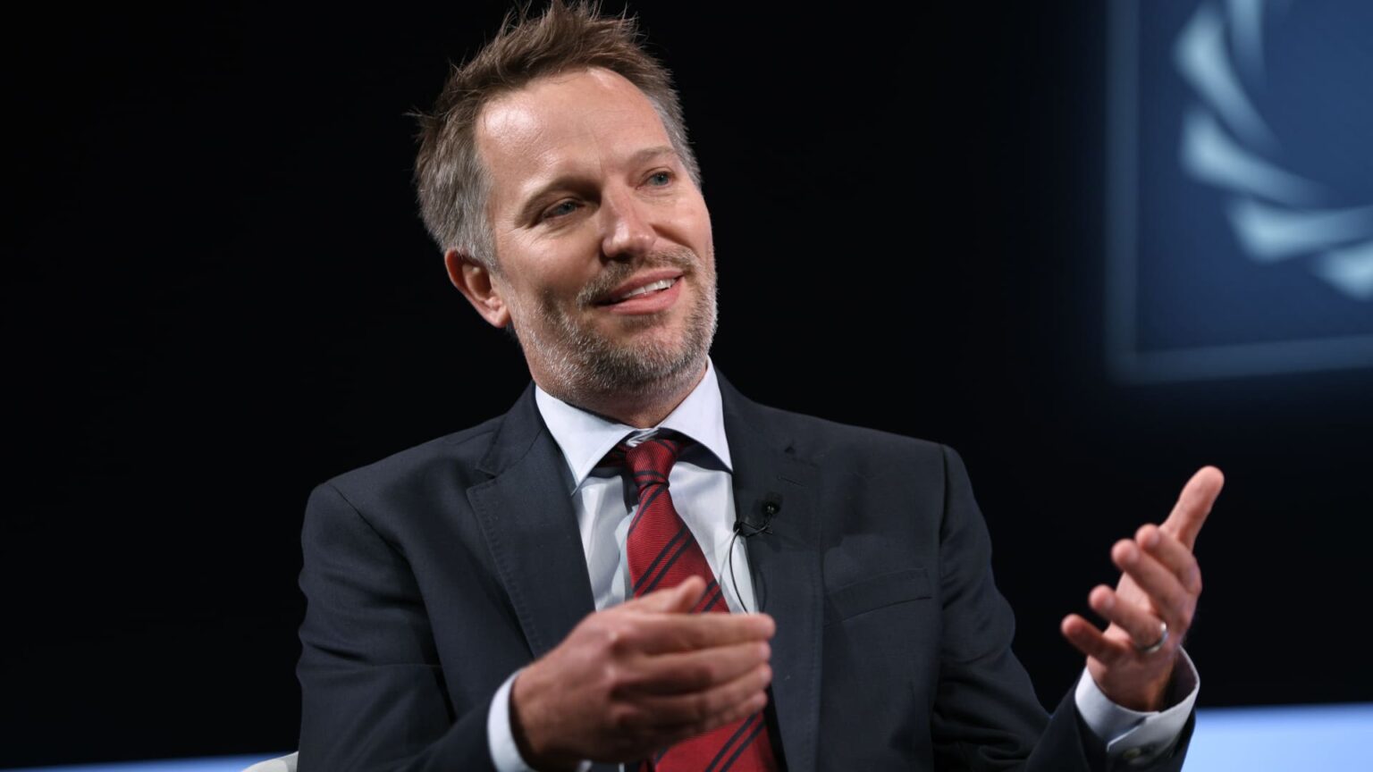 Microsoft gives LinkedIn chief Roslansky added role running Office