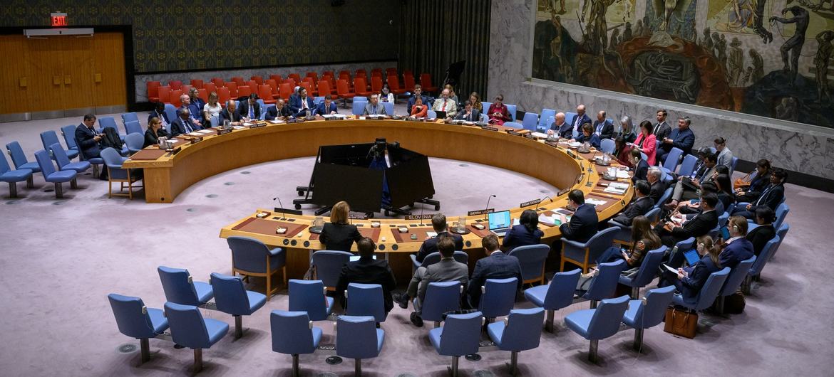 A wideview of the Security Council meeting as members discuss the situation in Ukraine
